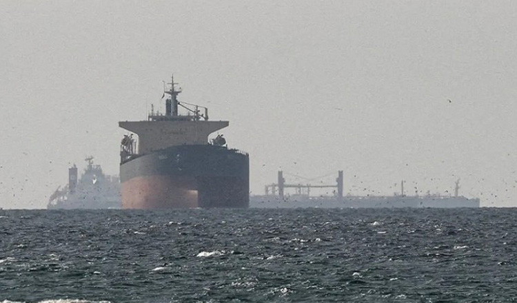 হরমুজ প্রণালি নিয়ে কড়া অবস্থানে ইরান