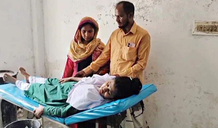 মঠবাড়িয়ায় ছাত্রীকে হাতুড়িপেটা, এসএসসি পরীক্ষা অনিশ্চিত