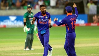 দেড়শ পেরুতে পারেনি পাকিস্তান, ভারতের লক্ষ্য ১৪৭